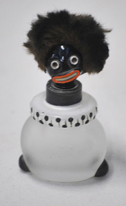 Lot 194 - 1920s French Vigny Le Golliwog Miniature perfume bottle - Frosted gla