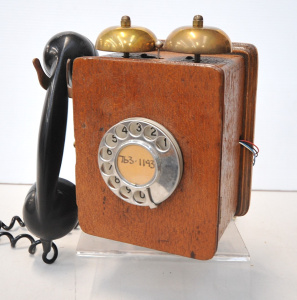 Vintage Wall mounting wooden telephone with rotary dial - Box 22cm G