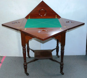 Lot 001 - Vintage Edwardian Oak Games Table - 4 x fold out Triangular leaves w g