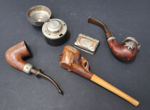 Lot 047 - Group of vintage smoking paraphernalia inc EP book shaped Vesta and so