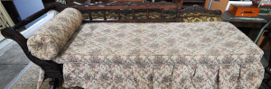 Lot 062 - Edwardian oak and pine chaise lounge w floral upholstery - approx 190c
