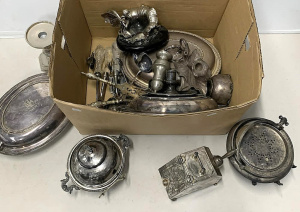 Lot 065 - Box lot vintage EPNS inc Late 1800s Elkington chamberstick, James Dixo