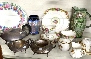 Lot 091 - Mixed Group lot inc 3 pce Modernist EPNS hammered Silver Plate Teaset,
