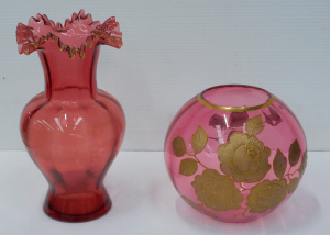 Lot 116 - 2 x Victorian style ruby glass vases with gilt detailing (taller 26cm