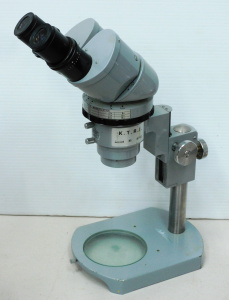 Lot 126 - Vintage Nippon Kogaku microscope w Nikon lenses - 37cm H extended