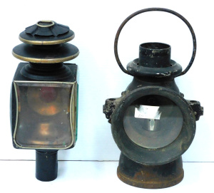 Lot 127 - 2 pces Vintage Buggy & Carriage Lamps both with original glass