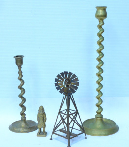 Lot 129 - 4 pieces of vintage brass inc 2 barley twist candlesticks (taller 37cm