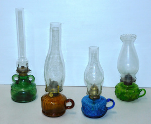 Lot 130 - 4 x Vintage Coloured Glass Finger oil lamps inc Green double handled,