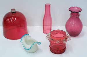 Lot 142 - 5 pieces of Victorian glass inc ruffle egged satin glass bowl, 4 x rub