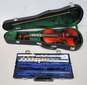 Lot 152 - Cased 1 2 sized Suzuki violin c1976 and cased Gemeinhardt flute