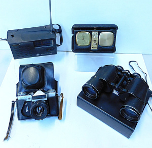 Lot 157 - Vintage group lot inc ZenitE Global w case, Awa Solid State Radiola po