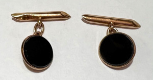 Lot 178 - Pr 9ct gold cufflinks set with Onyx TW approx 3 8 grms
