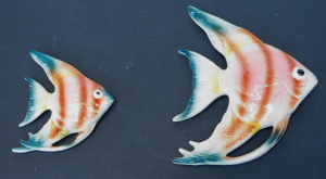 Lot 211 - 2 x retro kitsch ceramic angel fish wall plaques - larger 15cm H