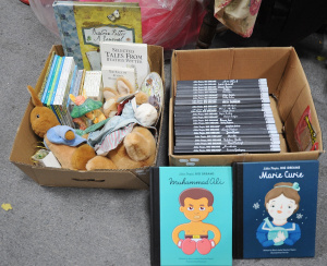 Lot 028 - 2 x boxes Beatrix Potter & Peter Rabbit items + part set of Kids B