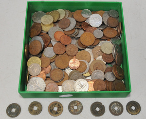 Lot 033 - Group lot of Coin Currency mostly foreign inc Vintage Chinese Cash Coi