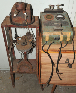 Lot 043 - 2 x Vintage Automotive Testers incl Bosch EFMZ1 Ignition Coil & Ar