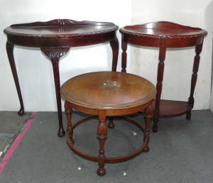 Lot 061 - 3 pcs vintage occasional furniture inc 2 x Tudor style pie crust demil