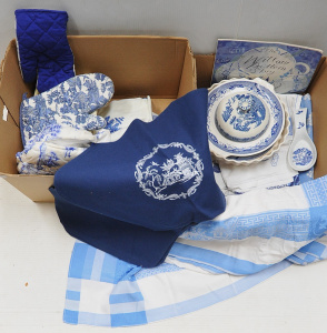 Lot 064 - 2 x Boxes Blue & White items mostly willow pattern inc Napery - Pl