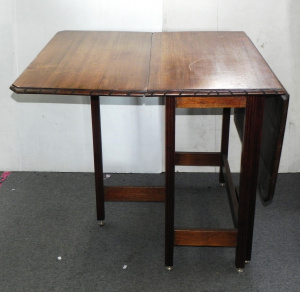 Lot 072 - Vintage light stained oak drop side table w fluted gate legs - 133cm W