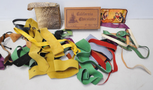 Lot 077 - Group lot vintage ladies items inc 1940s Small 1950s Snake Skin box sh