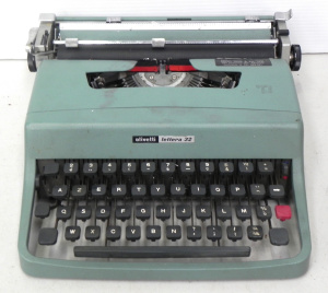 Lot 094 - Vintage Olivetti Lettera 32 portable typewriter in teal (no case) - 32