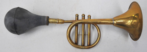 Lot 121 - Vintage brass faux trumpet car horn - 41cm L