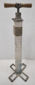 Lot 123 - Vintage Andrew Chicago MK-20AUP Dry Air Pump for manually inflating ai