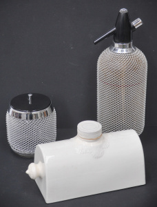 Lot 126 - Retro Czech Merkuria Kovocas wire mesh clad glass soda syphon (35cm H)