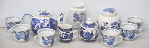 Lot 136 - Group lot of Blue & White Willow Pattern ceramics inc, English Win