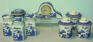 Lot 150 - Group lot Vintage Blue & White ceramics inc 3 pce Regal Blue Willo