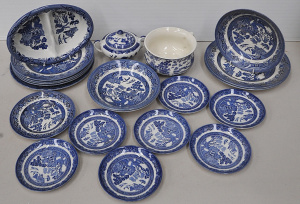Lot 152 - Group lot vintage Blue & White Willow pattern inc English Churchil