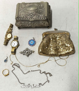 Lot 160 - Grp - jewellery casket, gold mesh purse, diamante brooch, pendants, wa