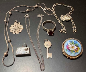 Lot 161 - Grp silver jewellery, incl handpainted porcelain brooch, ring with gar