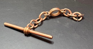 Lot 165 - 15ct rose gold fob bar with short piece of chain attached - TW 6 3 grm