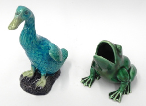 Lot 195 - 2 pces Vintage Animal Ceramics I nc Burmantoft Style green Glazed Spo