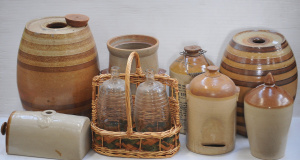 Lot 042 - Group of vintage earthenware (Bendigo and other) inc 2 x wine barrels
