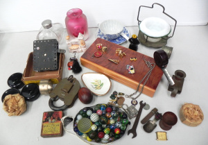 Lot 068 - Mixed lot of vintage and retro items inc Victorian honeycomb satin gla