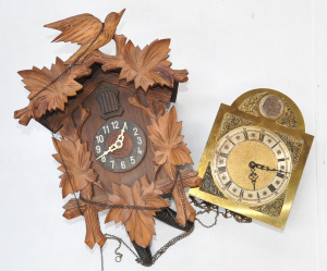 Lot 081 - Large vintage carved classical wooden cuckoo clock w French movement (