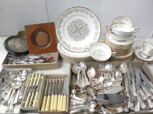 Lot 087 - Large Group lot Mixed inc Part 1950s Tuscan Louise pattern dinner set,