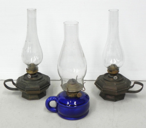 Lot 145 - 3 x vintage finger lamps handled oil lamps inc pair of brass bodied (3