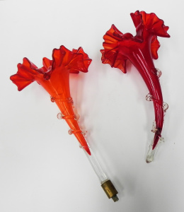Lot 192 - 2 x Vintage Glass Epergne Trumpet Vases - Ruby & Amberina both Ple