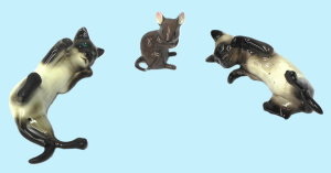 Lot 204 - 3 x Vintage Ceramic Animal figures inc Beswick Siamese Hanging - Climb