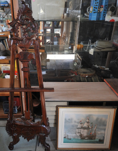 Lot 006 - Large Ornate Wooden Easel w Carved Decoration & Reprinted Framed C