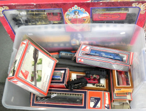 Lot 012 - Large Box Vintage HO Gauge model Railway - mostly boxed Rolling stock