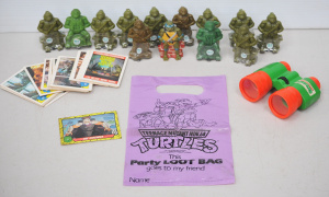 Lot 024 - Group of vintage Teenage Mutant Ninja Turtle ephemera inc movie and ca
