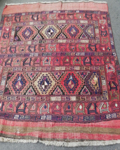 Lot 034 - Vintage Hand Knotted Eastern Rug short fringed ends 170 x 131cm