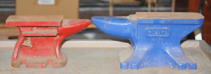 Lot 049 - 2 x Vintage Bench Mountable Anvils incl Record Anvil No 10 & Anoth