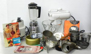 Lot 058 - 2 pces Vintage 1950s Kitchenalia inc Kitchen Aid Model 3C complete wi