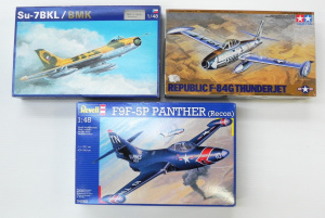 Lot 066 - 3 x boxed unmade complete Plastic 1 48 Scale Model Kits - early Jet Fi