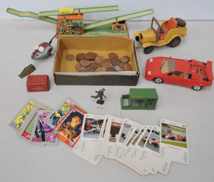 Lot 080 - Mixed vintage group inc toys inc W German pressed tin wind up endless